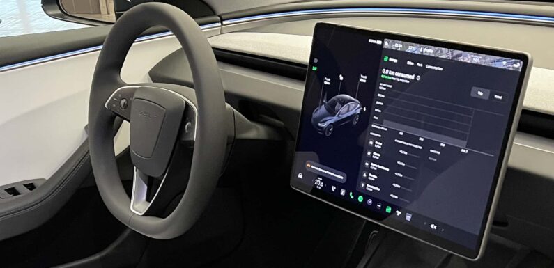 Here’s How You Select Gears In The Tesla Model 3 Highland If The Screen Is Dead