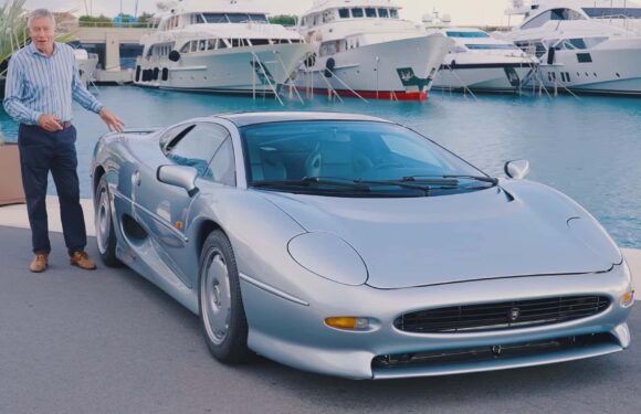 Jaguar XJ220 Looks Fast Touring Monaco At 5 MPH